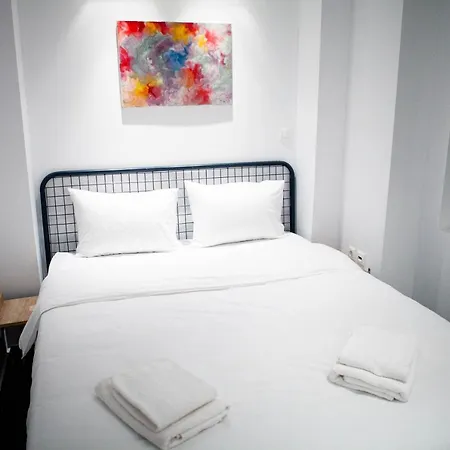 Warm & Trendy Apartment-2